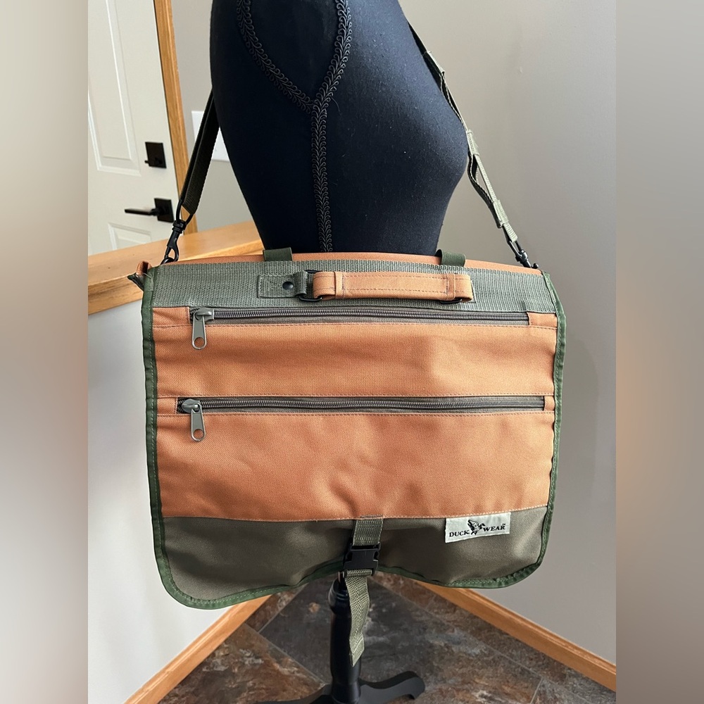 Duck Wear canvas messenger lap top bag adjustable should strap. Green & tan - Picture 2 of 15